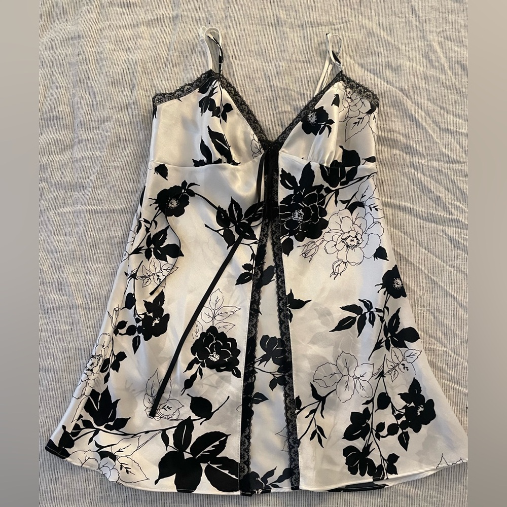 Victoria secret lingerie (wore <5 times)